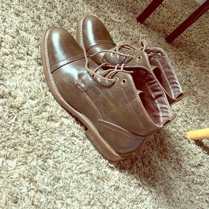 Men’s Johnston & Murphy dress shoes (Size 9.5)